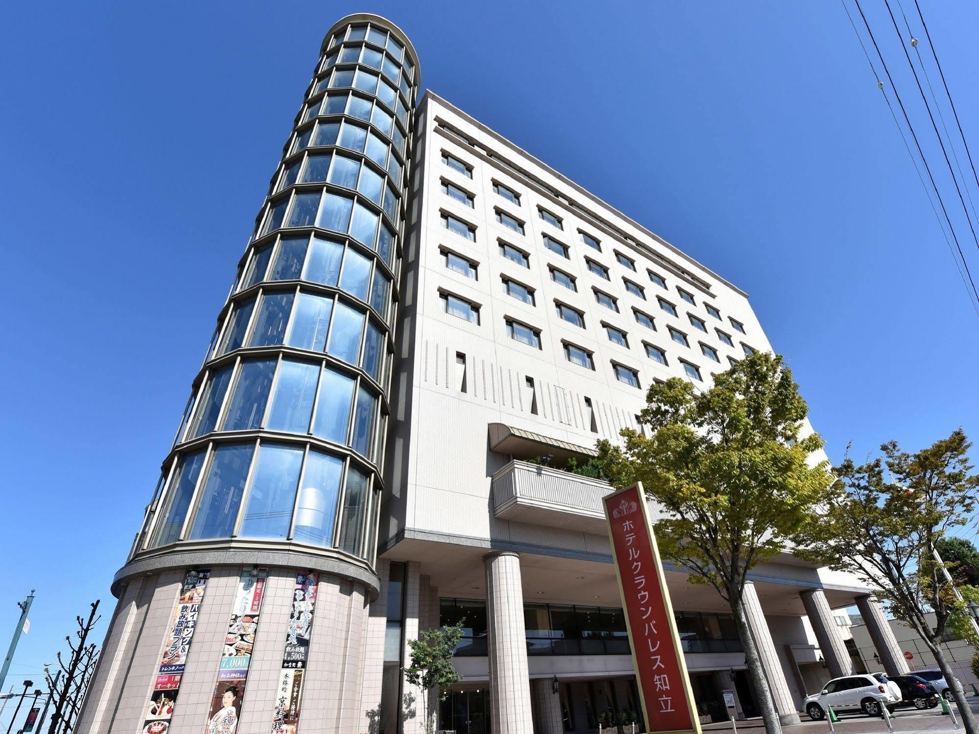 크라운 팔레스 치류 호텔 외부 사진